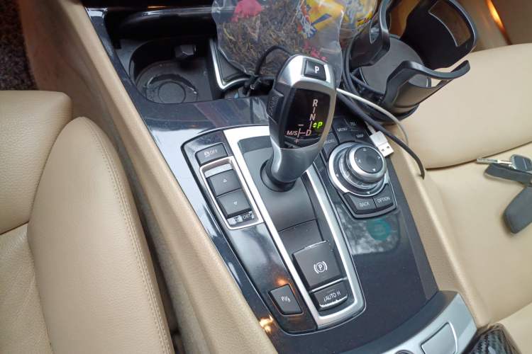 Used BMW 5 Series GT 2011 535i Elegant Edition Gear Lever