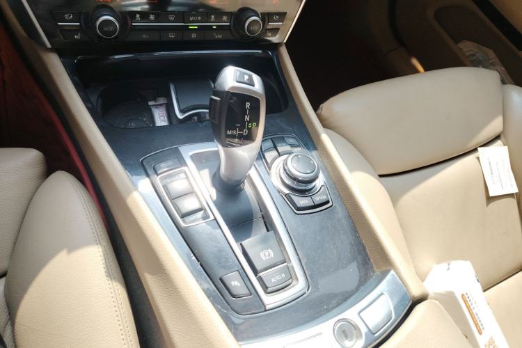 Used BMW 5 Series GT 2011 535i Elegant Edition Gear Lever