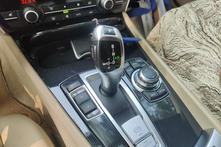 Used BMW 5 Series GT 2011 535i Elegant Edition Gear Lever
