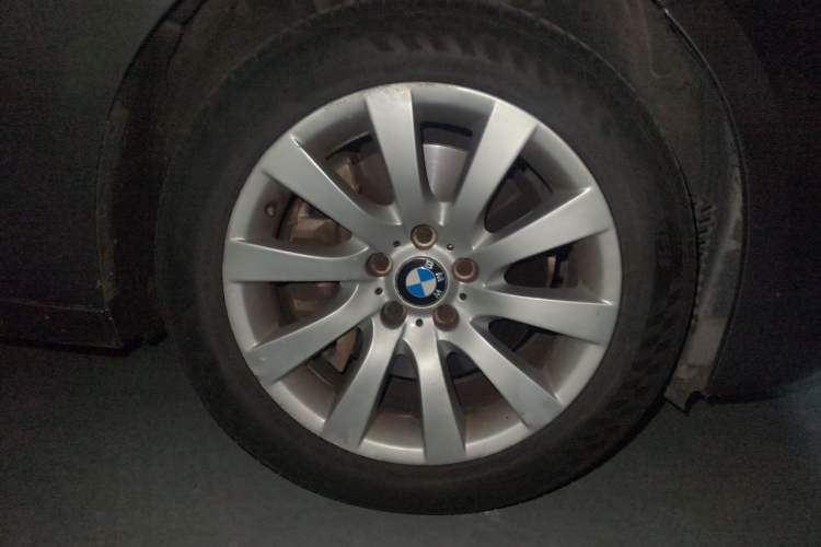 Used BMW 5 Series GT 2011 535i Elegant Edition Right Front Wheel Hub