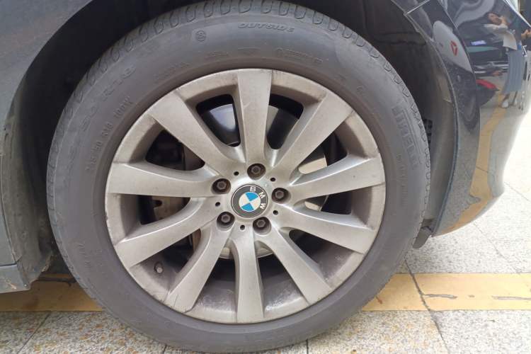 Used BMW 5 Series GT 2011 535i Elegant Edition Right Front Wheel Hub
