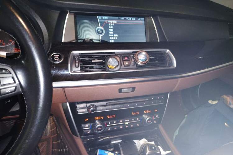 Used BMW 5 Series GT 2011 535i xDrive Luxury Edition Audio And AC Panel