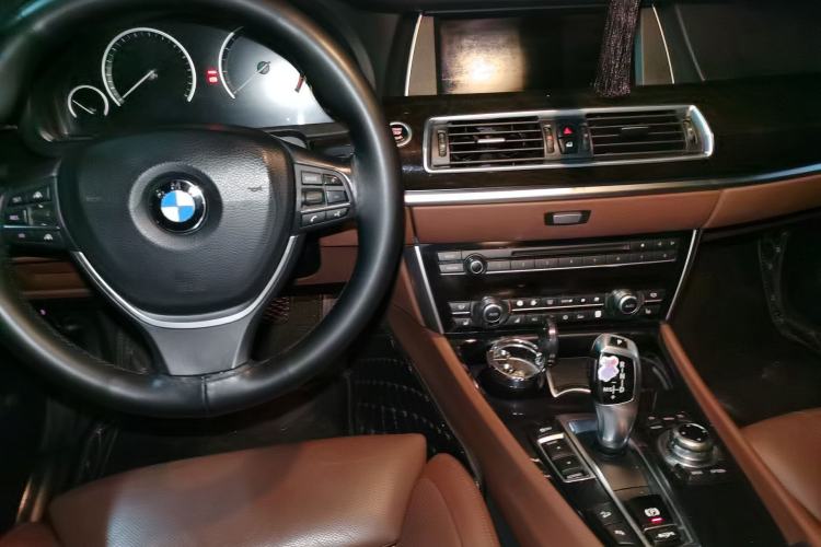 Used BMW 5 Series GT 2011 535i xDrive Luxury Edition Center Console