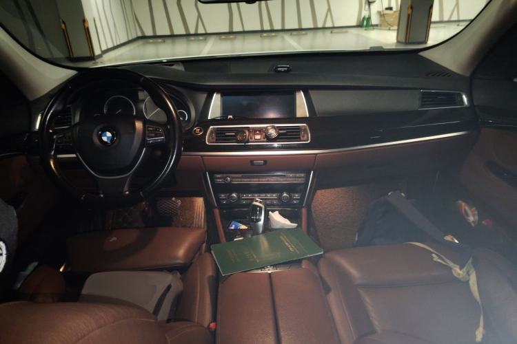 Used BMW 5 Series GT 2011 535i xDrive Luxury Edition Center Console