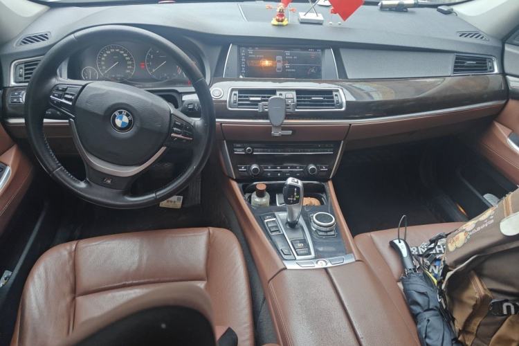 Used BMW 5 Series GT 2011 535i Elegant Edition Center Console