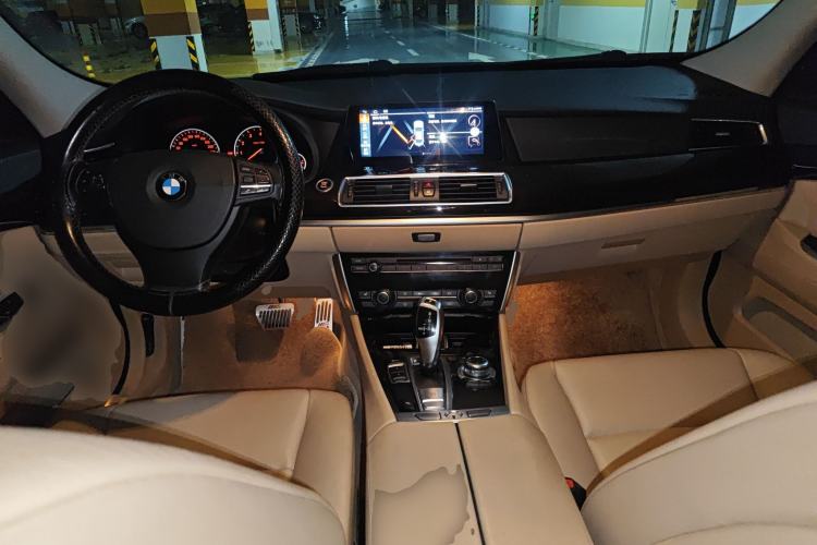 Used BMW 5 Series GT 2011 535i Elegant Edition Center Console