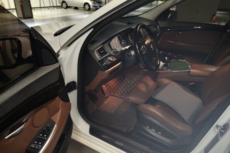 Used BMW 5 Series GT 2011 535i xDrive Luxury Edition Driver Seat