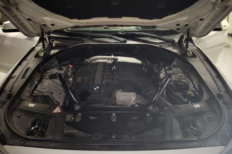 Used BMW 5 Series GT 2011 535i xDrive Luxury Edition Engine Bay