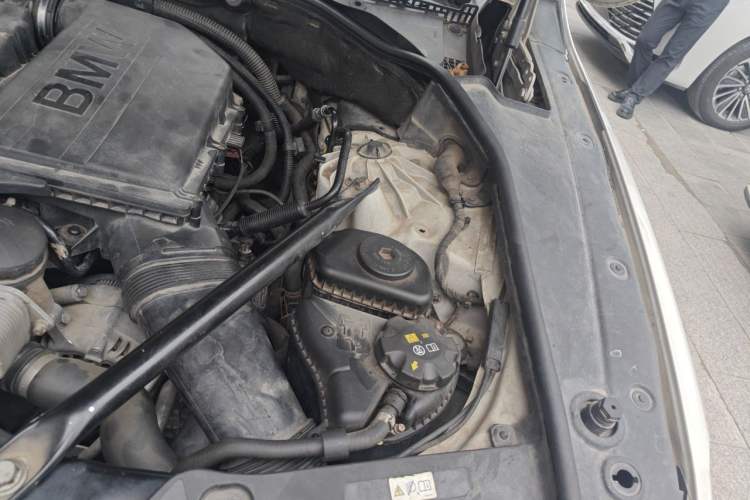Used BMW 5 Series GT 2011 535i Elegant Edition Engine Bay Left