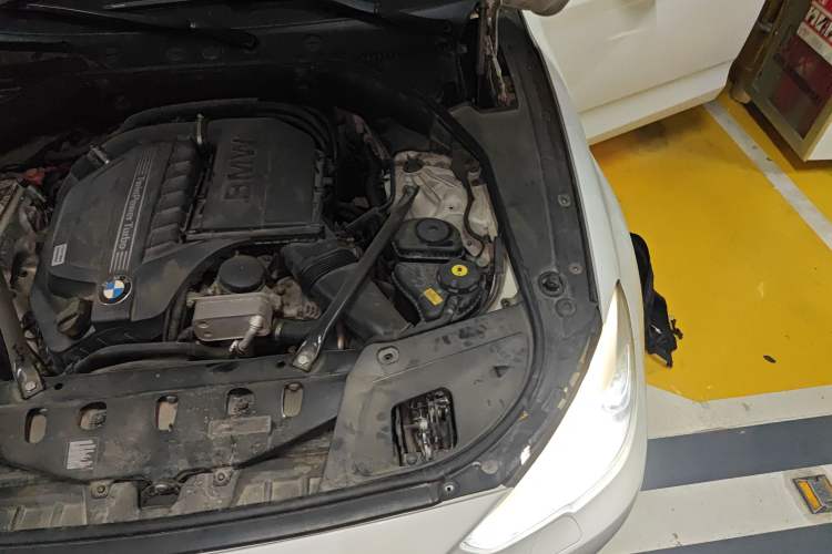 Used BMW 5 Series GT 2011 535i Elegant Edition Engine Bay Left