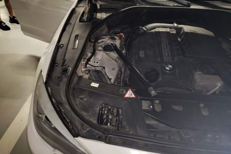 Used BMW 5 Series GT 2011 535i xDrive Luxury Edition Engine Bay Right