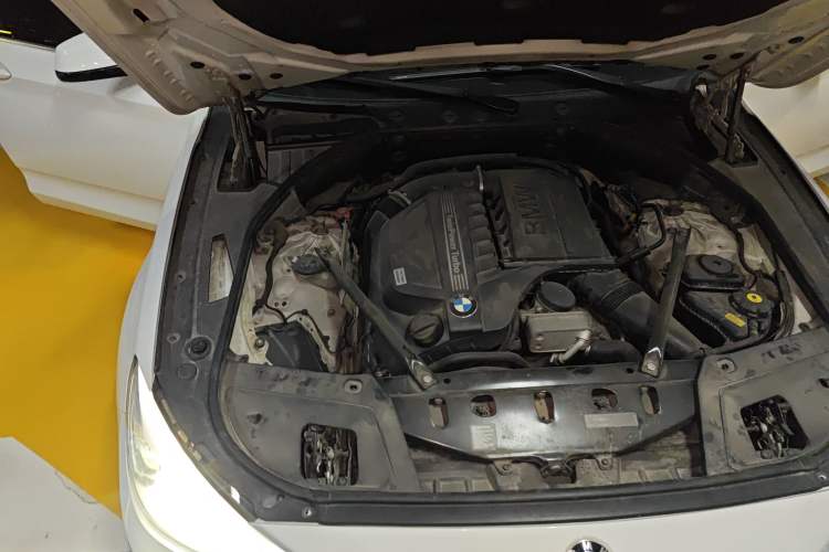 Used BMW 5 Series GT 2011 535i Elegant Edition Engine Bay Right