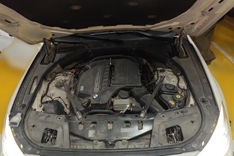 Used BMW 5 Series GT 2011 535i Elegant Edition Engine Bay