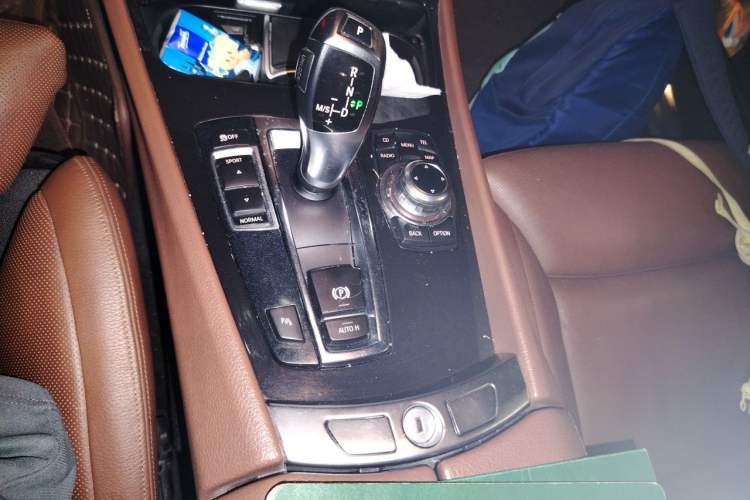 Used BMW 5 Series GT 2011 535i xDrive Luxury Edition Gear Lever