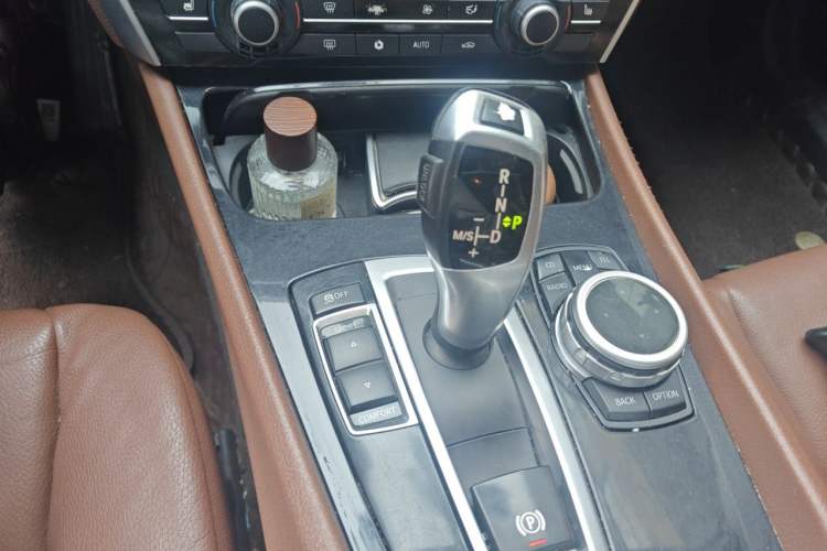 Used BMW 5 Series GT 2011 535i Elegant Edition Gear Lever