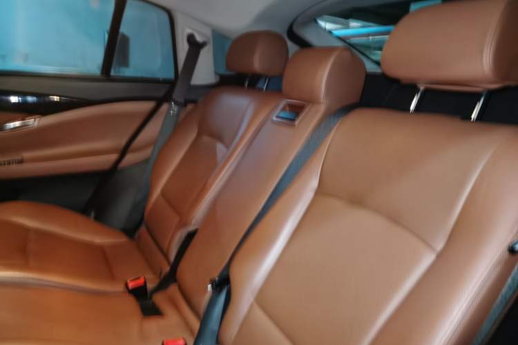 Used BMW 5 Series GT 2011 535i xDrive Luxury Edition Left Rear Seat