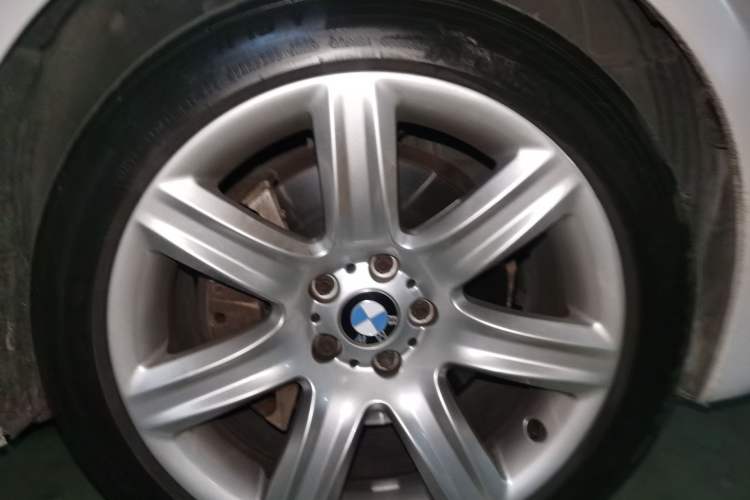 Used BMW 5 Series GT 2011 535i xDrive Luxury Edition Right Front Wheel Hub