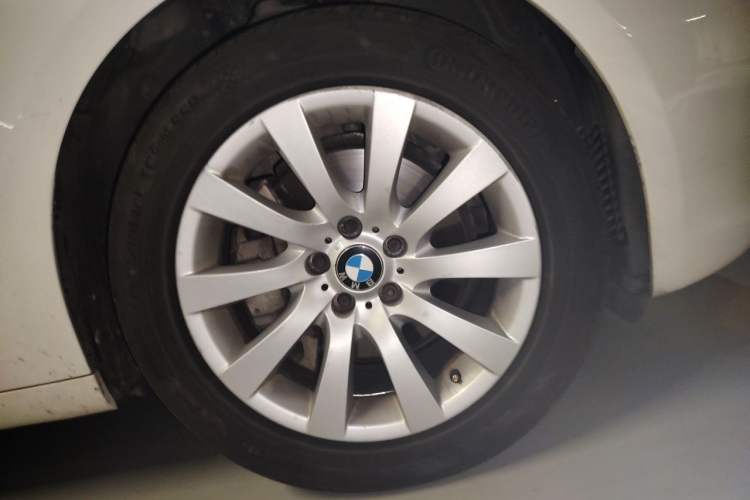 Used BMW 5 Series GT 2011 535i xDrive Luxury Edition Right Front Wheel Hub