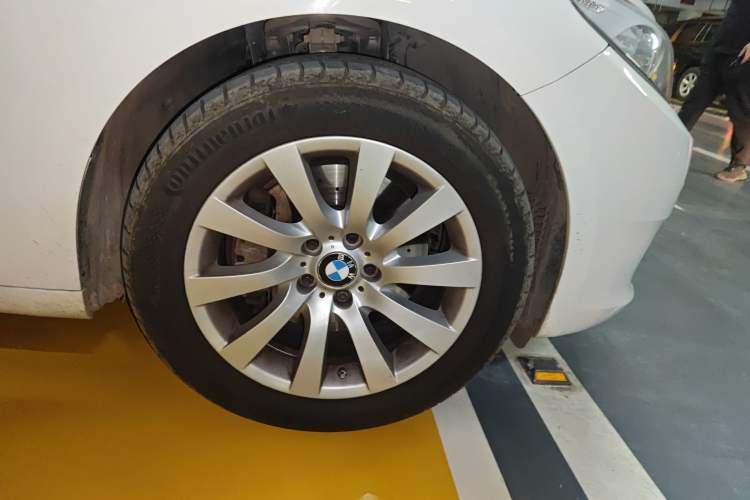 Used BMW 5 Series GT 2011 535i Elegant Edition Right Front Wheel Hub
