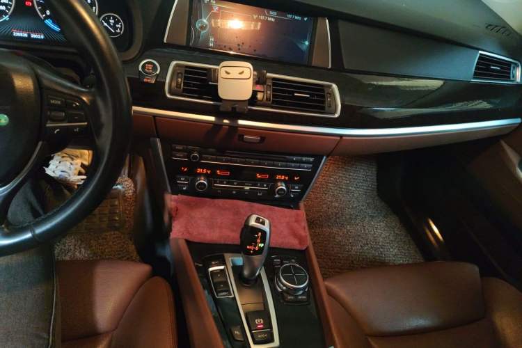 Used BMW 5 Series GT 2013 535i Leading Model Audio And AC Panel