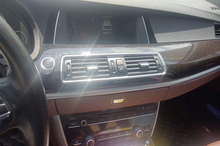 Used BMW 5 Series GT 2013 535i Elegant Edition Audio And AC Panel
