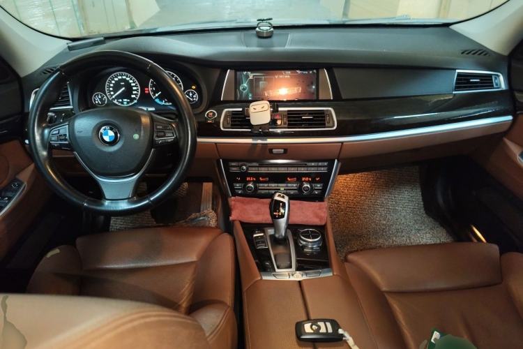 Used BMW 5 Series GT 2013 535i Leading Model Center Console