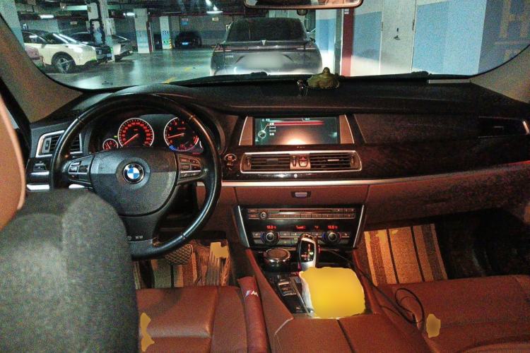 Used BMW 5 Series GT 2013 535i Elegant Edition Center Console