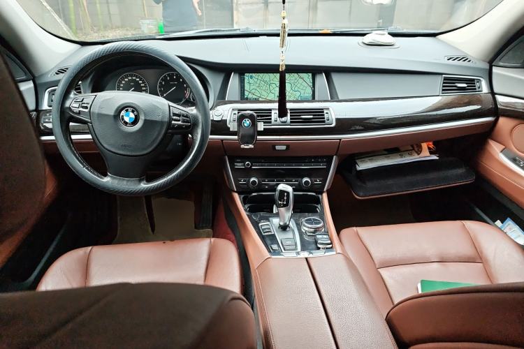 Used BMW 5 Series GT 2013 535i Elegant Edition Center Console