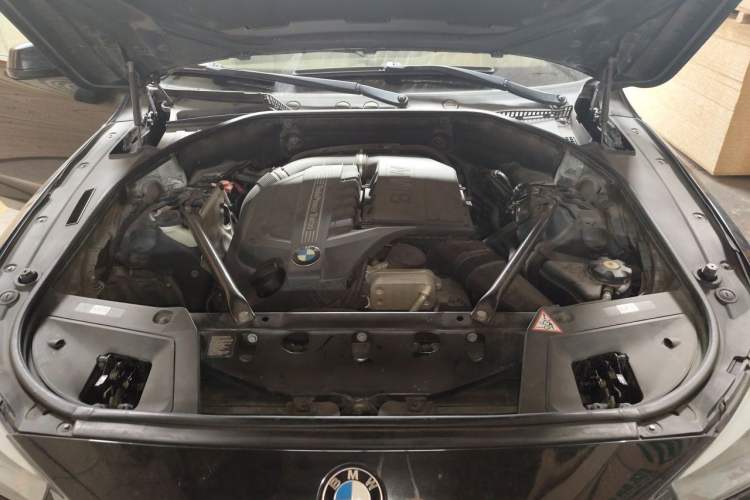 Used BMW 5 Series GT 2013 535i Leading Model Engine Bay
