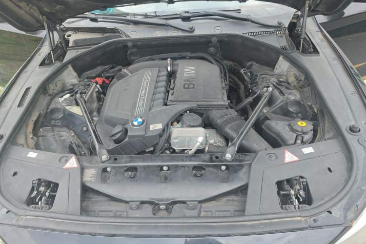 Used BMW 5 Series GT 2013 535i Leading Model Engine Bay