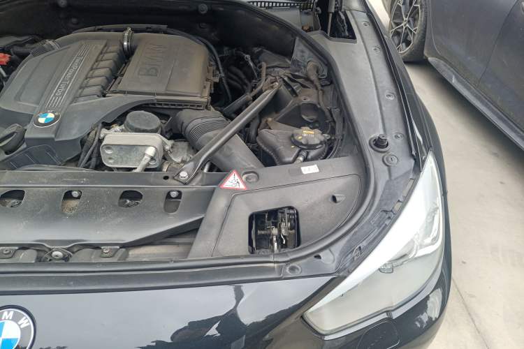 Used BMW 5 Series GT 2013 535i Leading Model Engine Bay Left