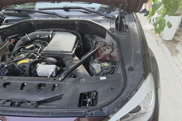 Used BMW 5 Series GT 2013 535i Leading Model Engine Bay Left
