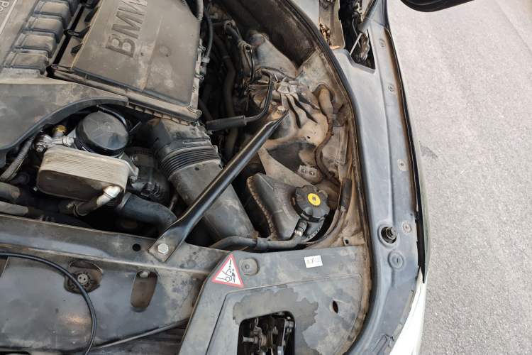 Used BMW 5 Series GT 2013 535i Leading Model Engine Bay Left