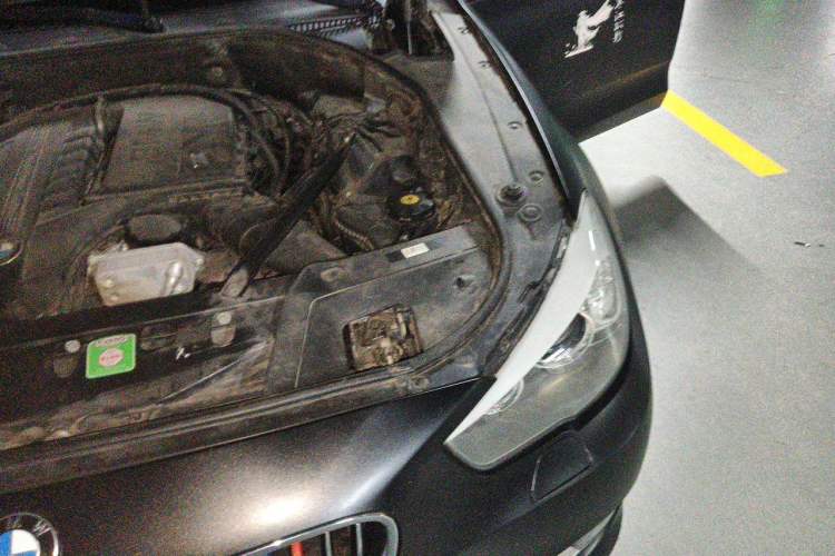 Used BMW 5 Series GT 2013 535i Elegant Edition Engine Bay Left