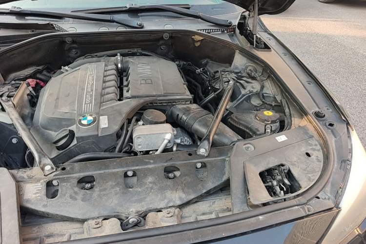 Used BMW 5 Series GT 2013 535i Leading Model Engine Bay Left