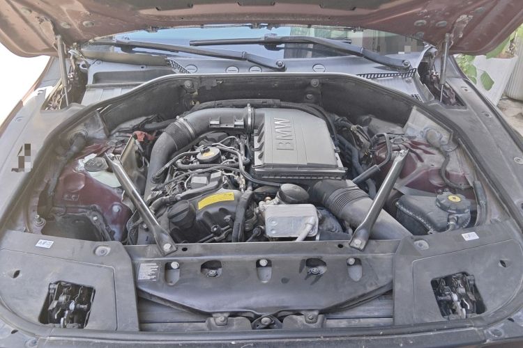 Used BMW 5 Series GT 2013 535i Leading Model Engine Bay