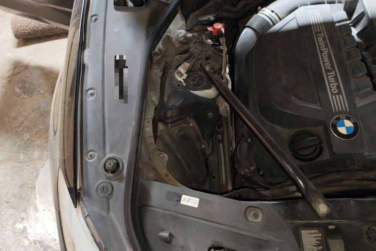 Used BMW 5 Series GT 2013 535i Leading Model Engine Bay Right