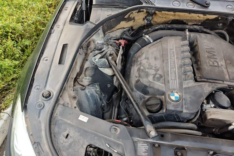 Used BMW 5 Series GT 2013 535i Leading Model Engine Bay Right