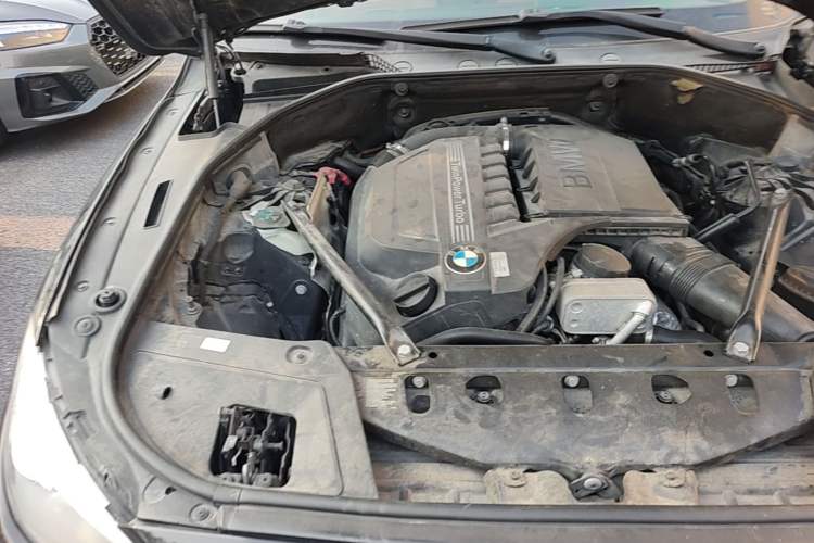 Used BMW 5 Series GT 2013 535i Leading Model Engine Bay Right