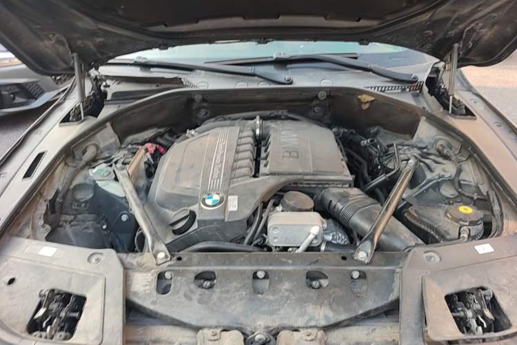 Used BMW 5 Series GT 2013 535i Leading Model Engine Bay