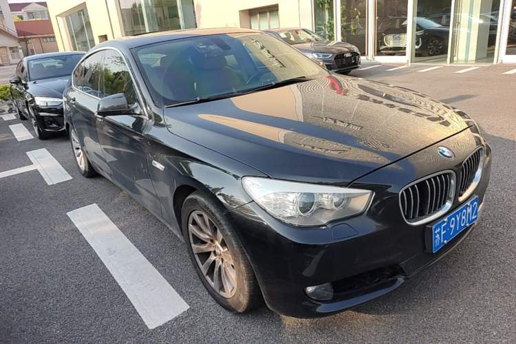 Used BMW 5 Series GT 2013 535i Leading Model Front Right 45 Deg