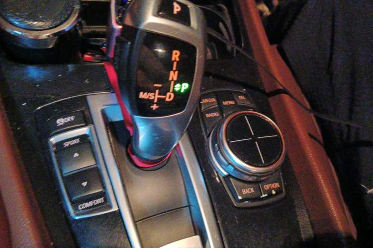 Used BMW 5 Series GT 2013 535i Elegant Edition Gear Lever