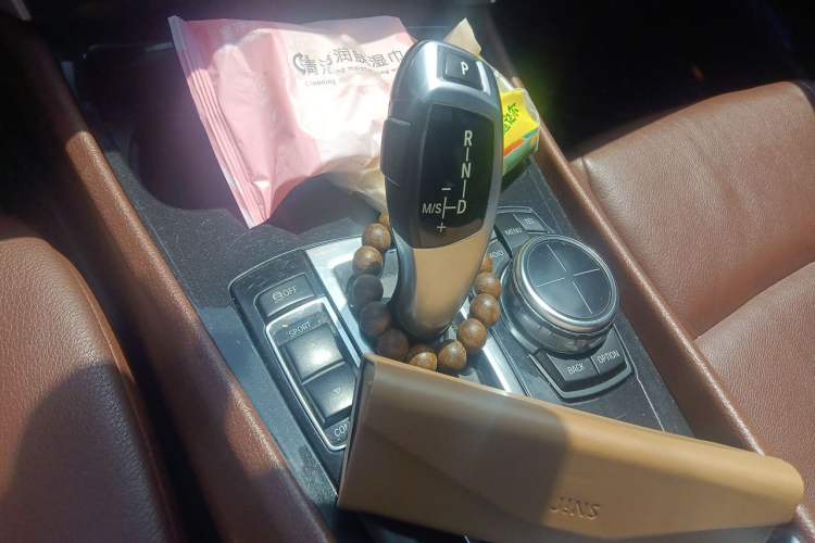 Used BMW 5 Series GT 2013 535i Elegant Edition Gear Lever