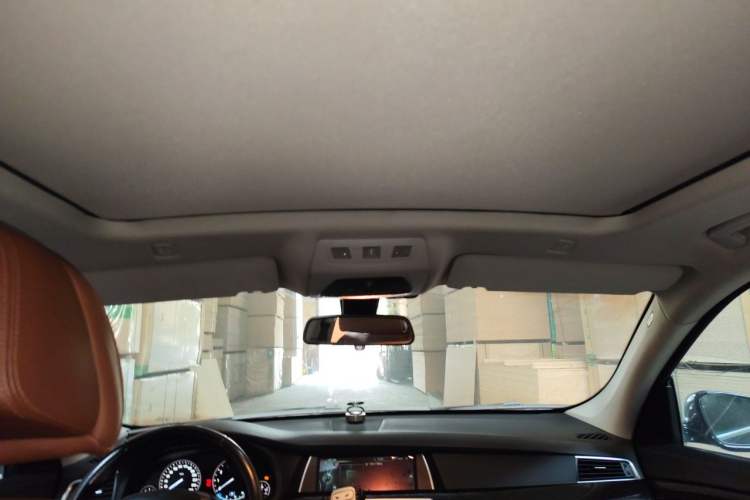 Used BMW 5 Series GT 2013 535i Leading Model Headliner