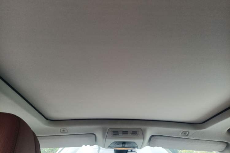 Used BMW 5 Series GT 2013 535i Leading Model Headliner