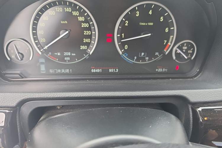 Used BMW 5 Series GT 2013 535i Leading Model Odometer Close Up