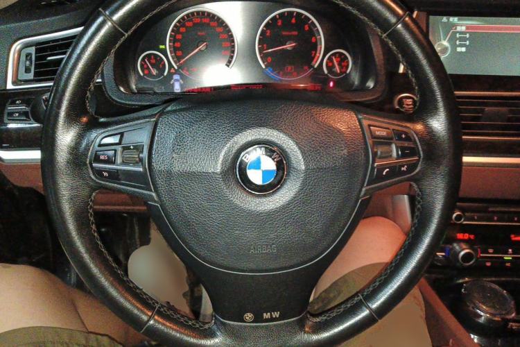 Used BMW 5 Series GT 2013 535i Elegant Edition Steering Wheel