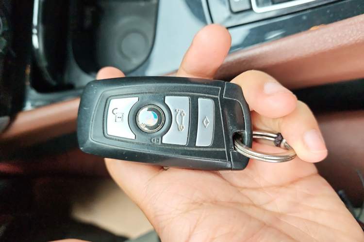 Used BMW 5 Series GT 2013 535i Elegant Edition Vehicle Key