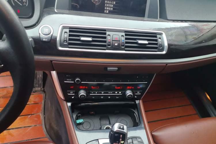 Used BMW 5 Series GT 2013 535i Leading Model Audio And AC Panel