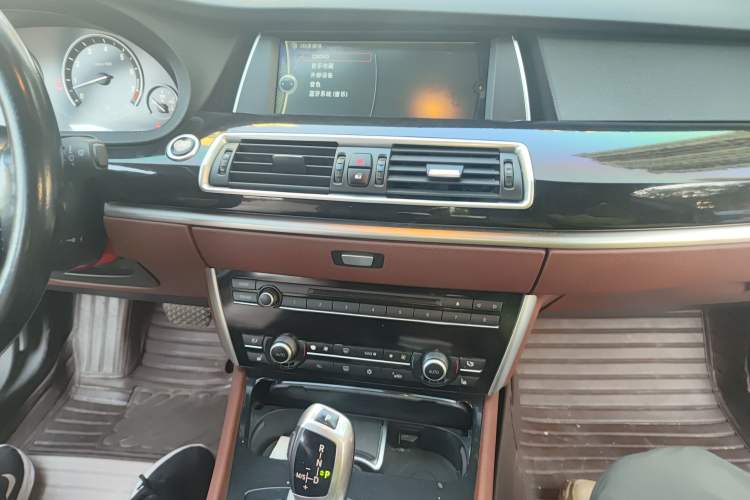 Used BMW 5 Series GT 2013 535i Leading Model Audio And AC Panel